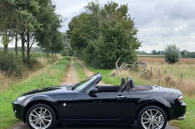 Mazda MX-5 (2008) thumbnail 2
