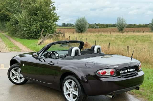 Mazda MX-5 (2008) thumbnail 3
