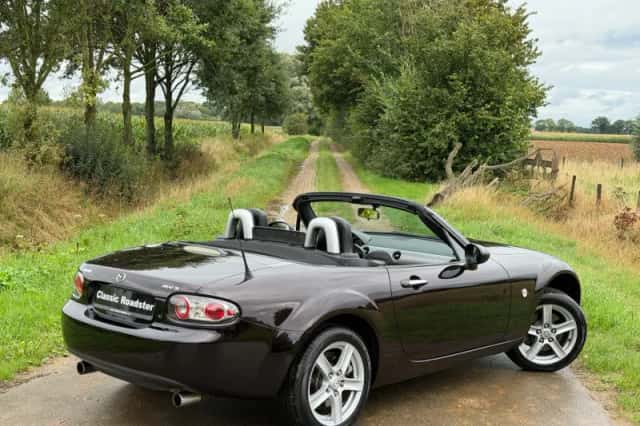Mazda MX-5 (2008) thumbnail 5
