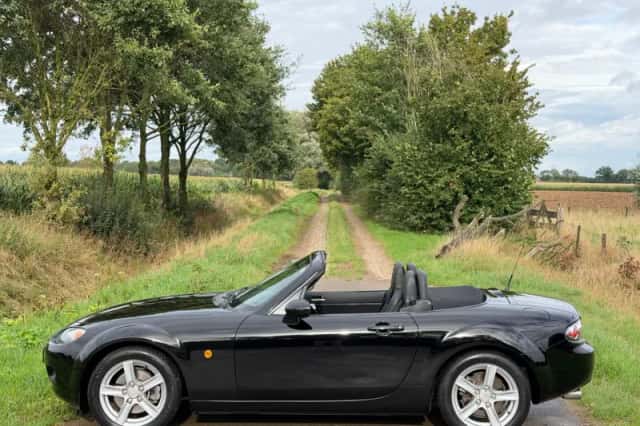 Mazda MX-5 (2006) thumbnail 2