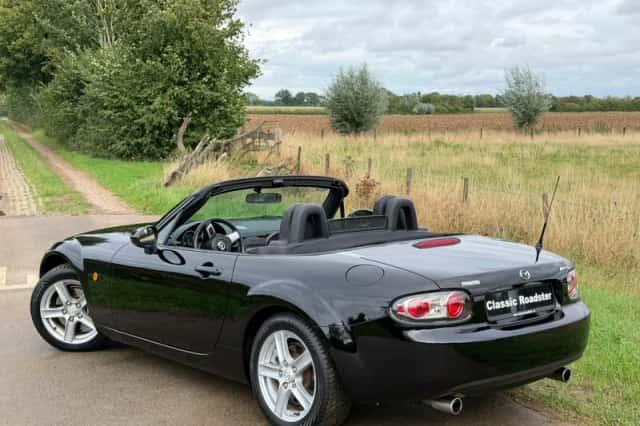 Mazda MX-5 (2006) thumbnail 3