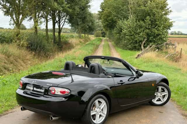 Mazda MX-5 (2006) thumbnail 5