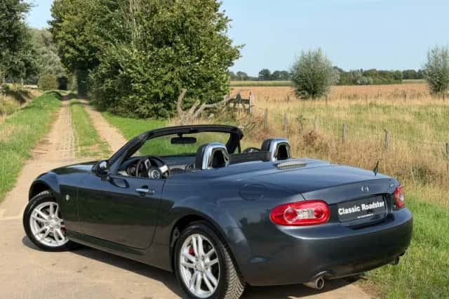 Mazda MX-5 (2010) thumbnail 3