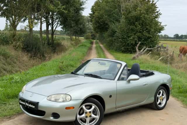 Mazda MX-5 (2003) thumbnail 1