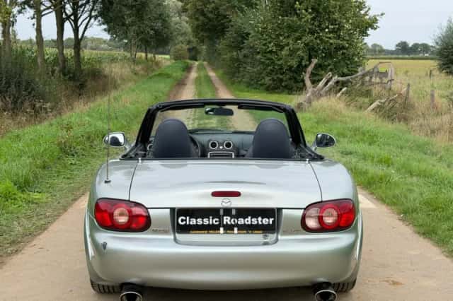 Mazda MX-5 (2003) thumbnail 4