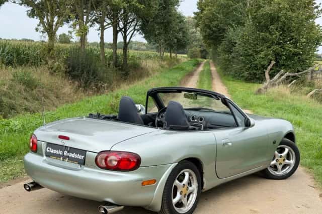 Mazda MX-5 (2003) thumbnail 5