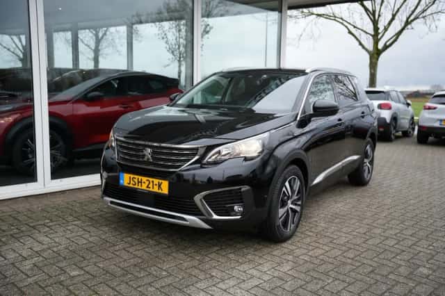 Peugeot 5008 (2019) thumbnail 1