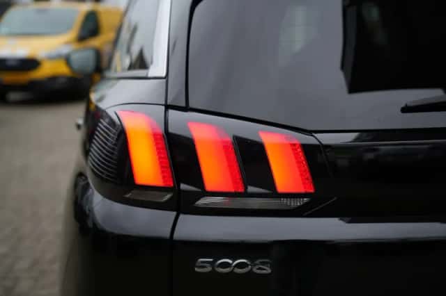 Peugeot 5008 (2019) thumbnail 2