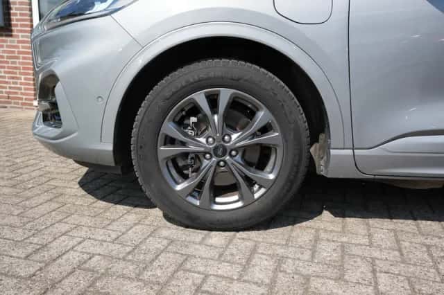 Ford Kuga (2021) thumbnail 4