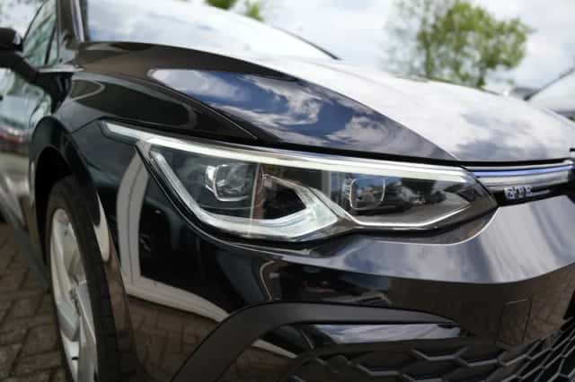 Volkswagen Golf (2022) thumbnail 2