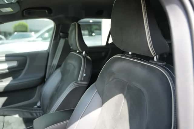 Volvo XC40 (2021) thumbnail 2