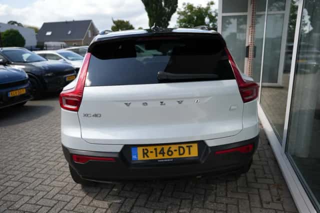 Volvo XC40 (2021) thumbnail 4
