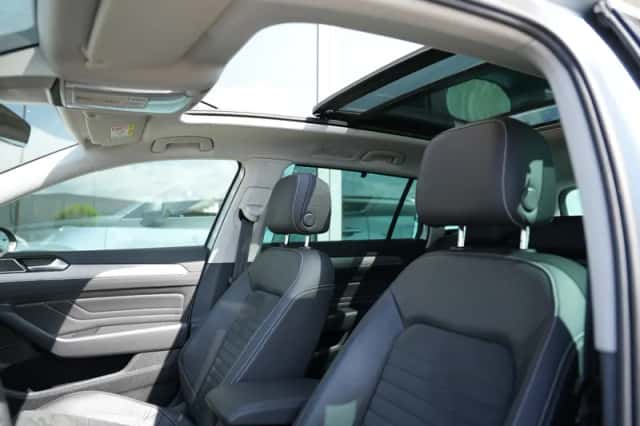 Volkswagen Passat (2023) thumbnail 2
