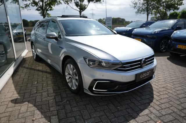 Volkswagen Passat (2023) thumbnail 3