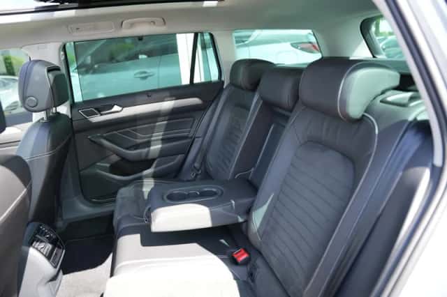 Volkswagen Passat (2023) thumbnail 5
