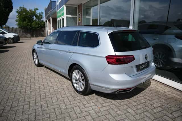 Volkswagen Passat (2023) thumbnail 6