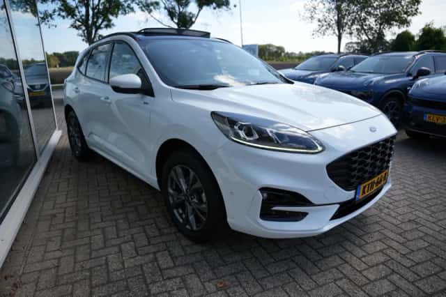 Ford Kuga (2022) thumbnail 3