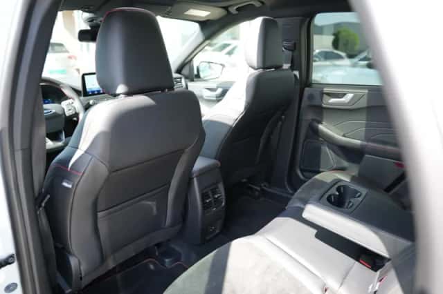 Ford Kuga (2022) thumbnail 5