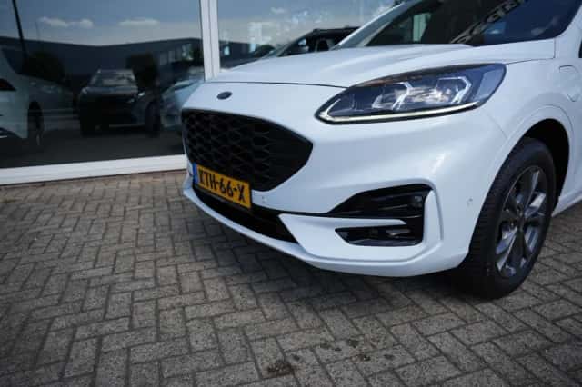 Ford Kuga (2022) thumbnail 6