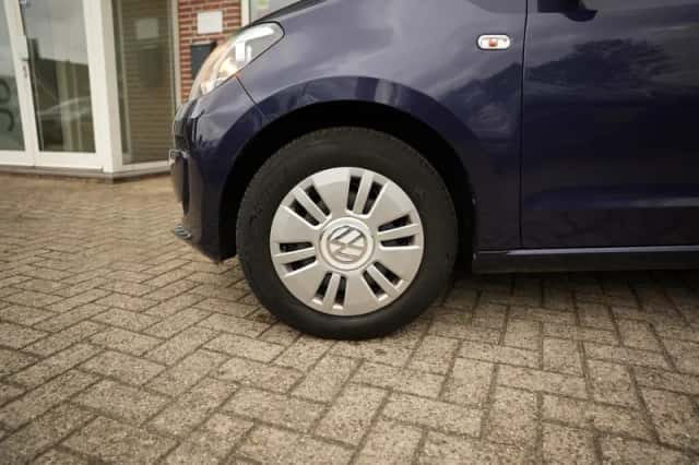 Volkswagen Up! (2016) thumbnail 3