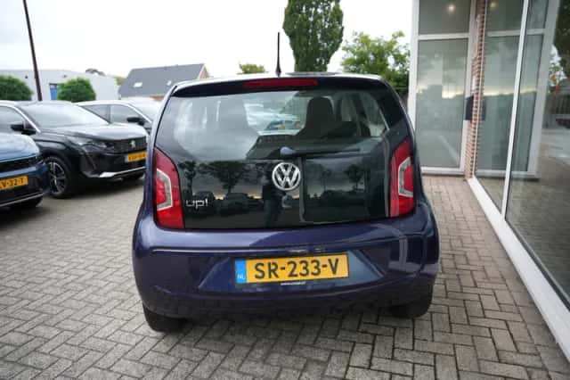 Volkswagen Up! (2016) thumbnail 5