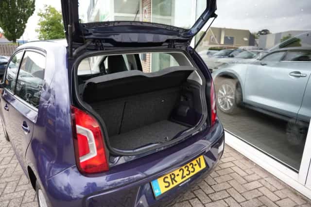 Volkswagen Up! (2016) thumbnail 6