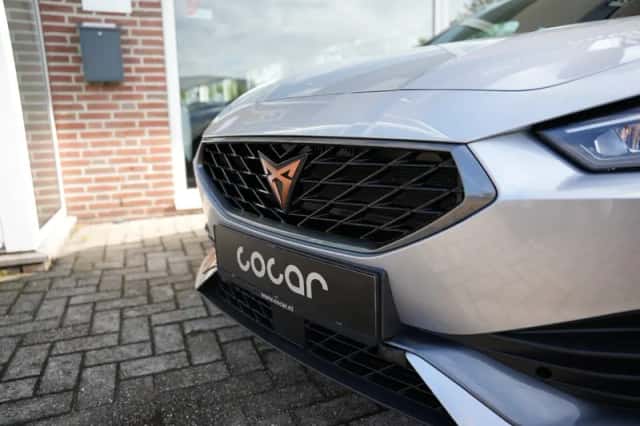 CUPRA Leon (2021) thumbnail 5