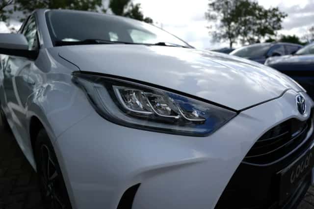 Toyota Yaris (2021) thumbnail 3