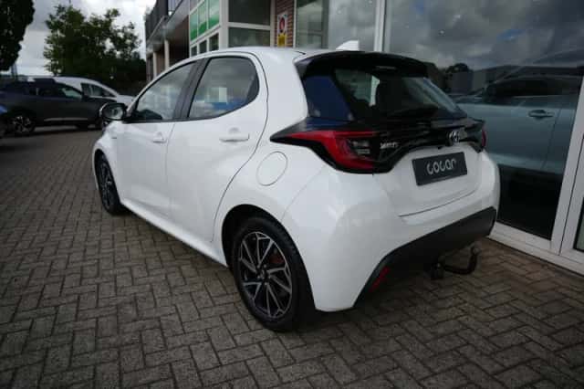 Toyota Yaris (2021) thumbnail 5