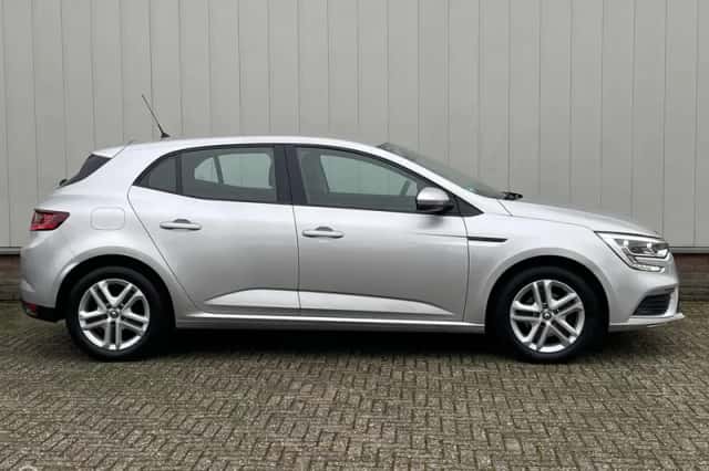 Renault Mégane (2017) thumbnail 3