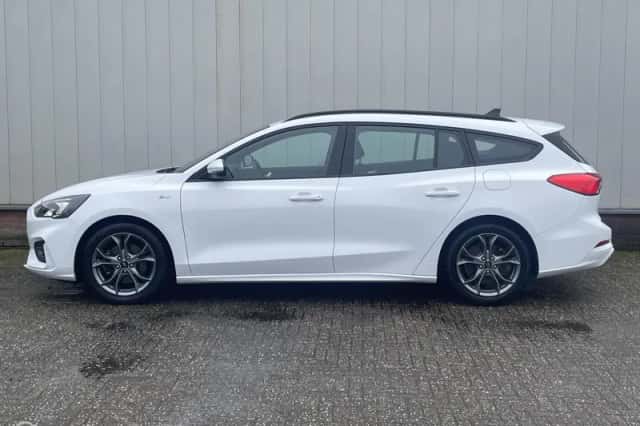 Ford Focus (2021) thumbnail 2