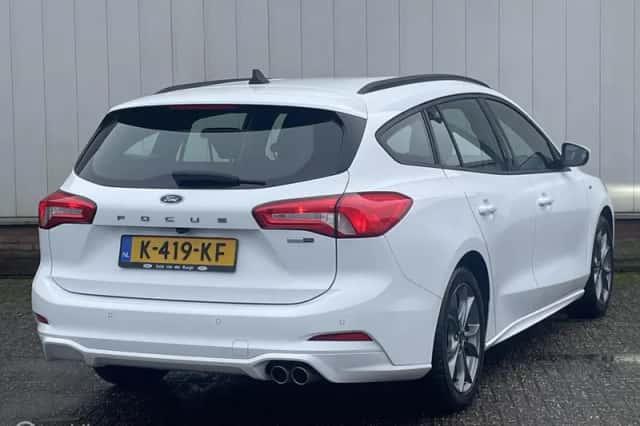 Ford Focus (2021) thumbnail 3