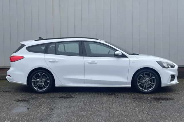 Ford Focus (2021) thumbnail 4
