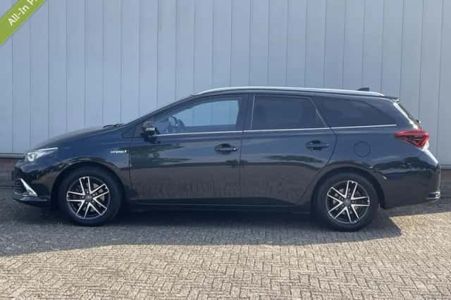 Toyota Auris (2016) thumbnail 3