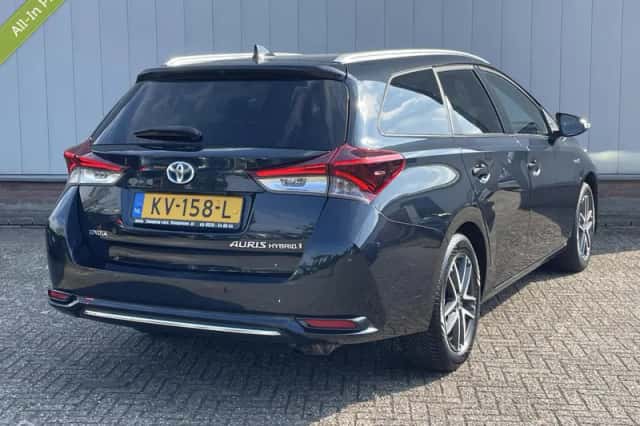 Toyota Auris (2016) thumbnail 4