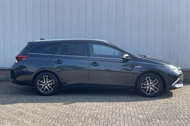 Toyota Auris (2016) thumbnail 5