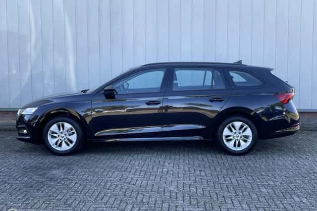 Škoda Octavia (2022) thumbnail 2