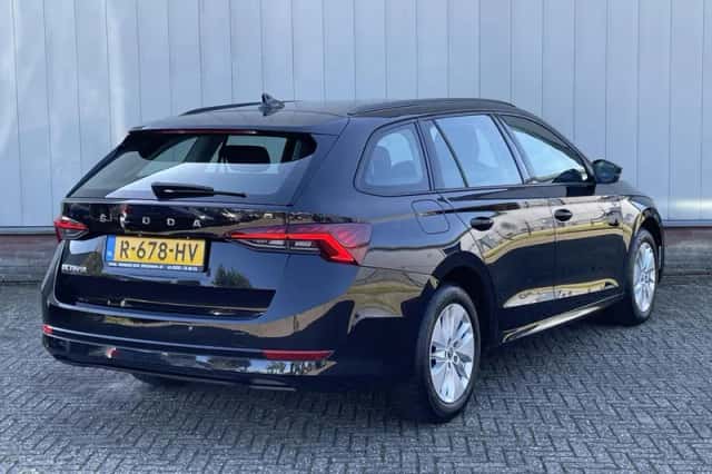 Škoda Octavia (2022) thumbnail 3