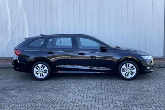 Škoda Octavia (2022) thumbnail 4