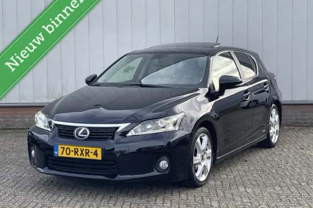 Lexus CT (2011) thumbnail 1