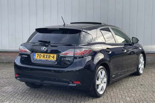 Lexus CT (2011) thumbnail 3