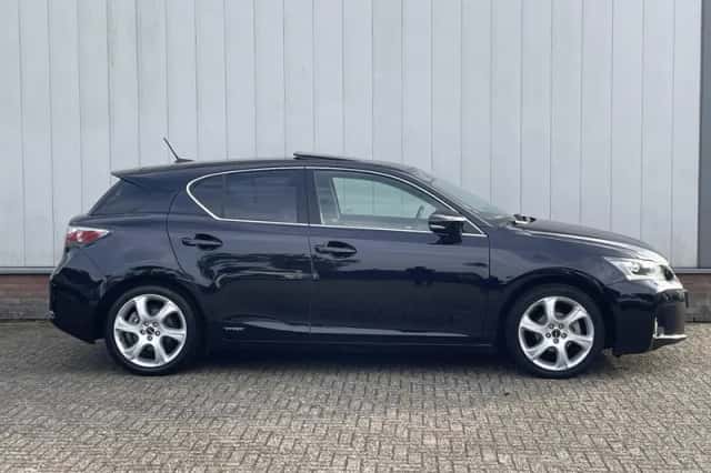 Lexus CT (2011) thumbnail 4