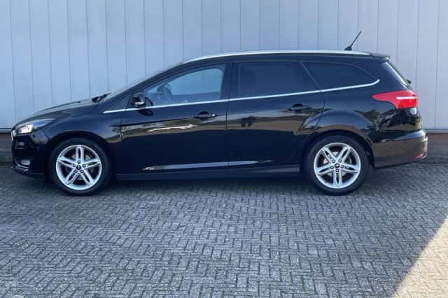 Ford Focus (2018) thumbnail 2