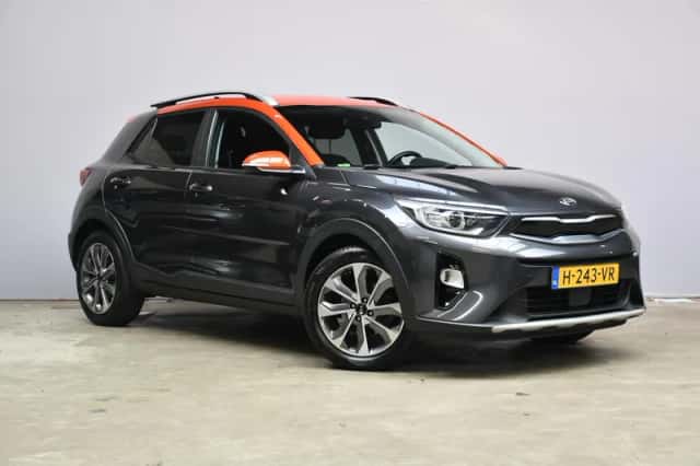Kia Stonic (2020) thumbnail 3