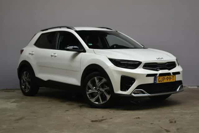 Kia Stonic (2024) thumbnail 3