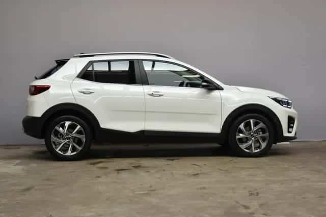 Kia Stonic (2024) thumbnail 4