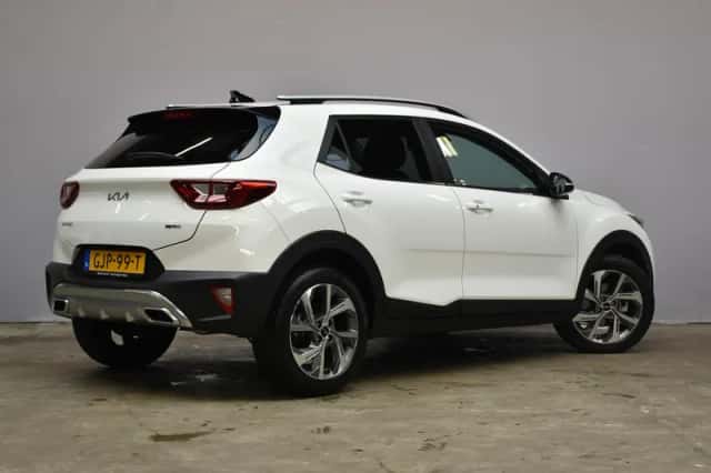 Kia Stonic (2024) thumbnail 5