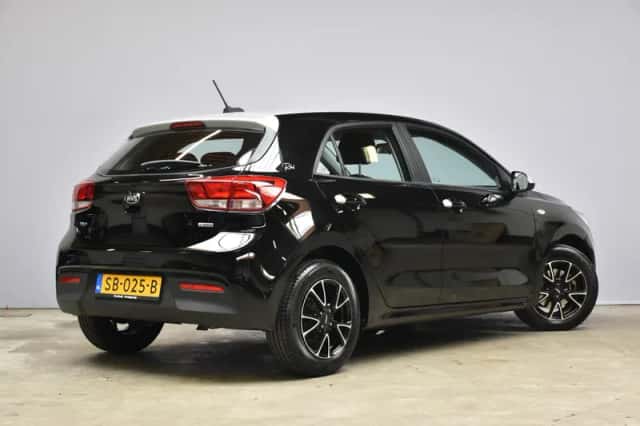 Kia Rio (2018) thumbnail 5