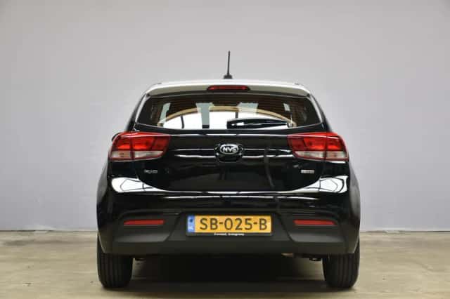 Kia Rio (2018) thumbnail 6