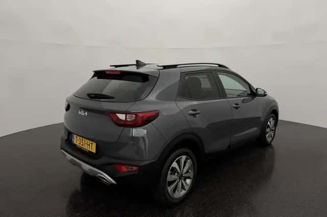 Kia Stonic (2023) thumbnail 5
